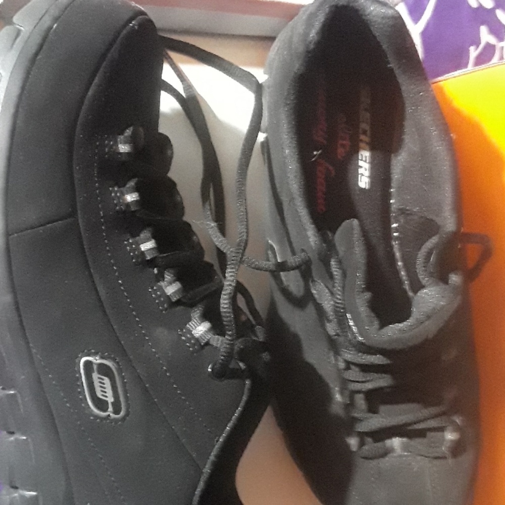 Shoes,  worn an hour, mint condition...